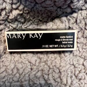 Mary Kay Matte Lipstick in Black Box